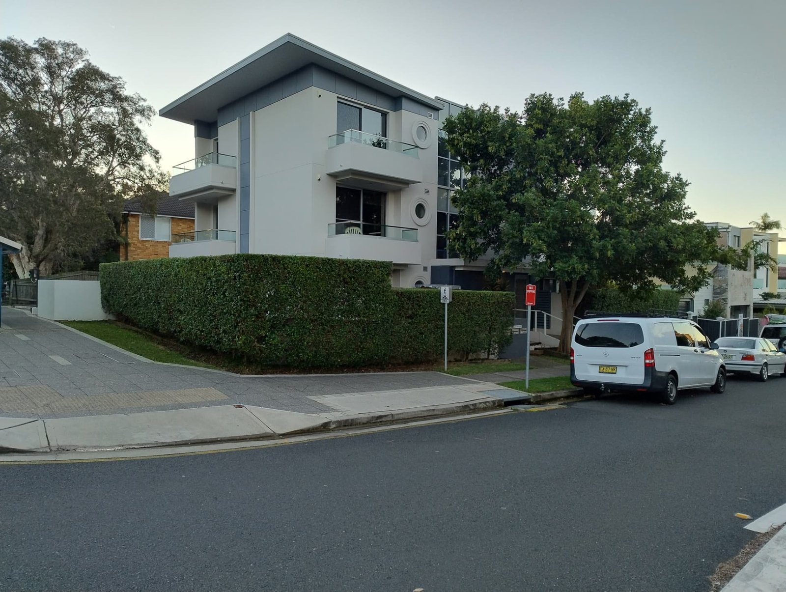 Apartment boundary hedge in Howard Ave, Dee Why — hedge trimming and garden care by Hedge Sydney — professional hedge trimming and garden care by Hedge Sydney
